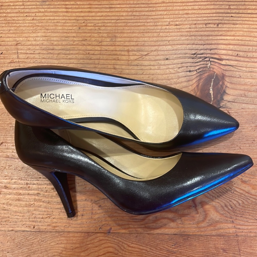 Michael Kors black leather pumps